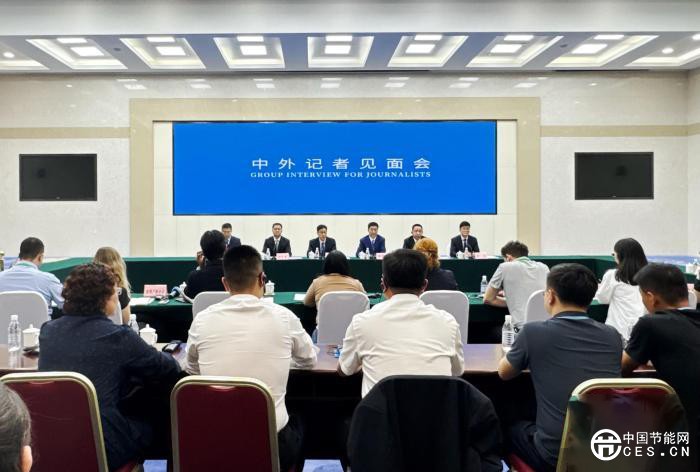 国务院华体会平台(中国)办在青海举行“推动绿色发展”中外记者见面会
